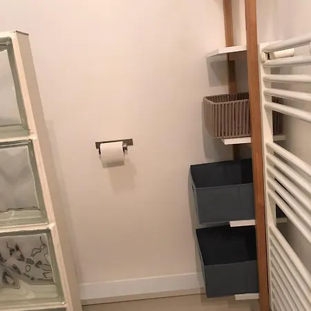 Apartment Direct *